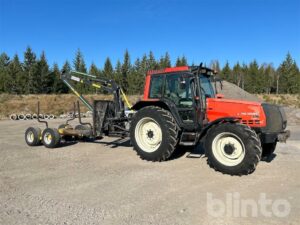 Traktor med vagn VALMET