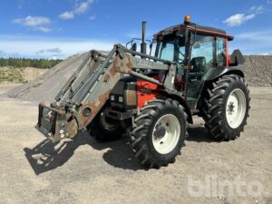 Traktor VALMET 700
