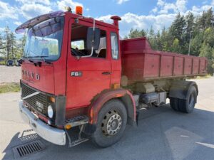 Lastväxlarbil VOLVO F616 4X2
