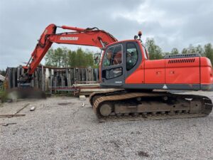 Bandgrävare DOOSAN DX 225 LC