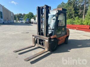 Dieseltruck TOYOTA 02-7FDJF35 med förlängningsbara gafflar