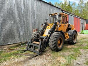 Lastmaskin Hjullastare / VOLVO BM L90 med gafflar och skopa