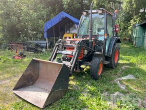 Traktor KUBOTA 2550 GST med 3 redaskap