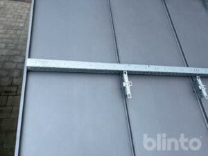 Montagesystem För 100 solpaneler falsat Plåttak