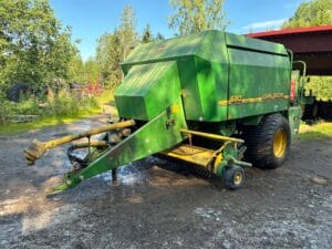 Storbalspress John Deere 680