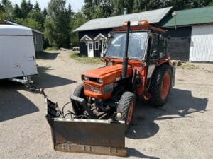 Traktor med vikplog KUBOTA L 345 MKII DT