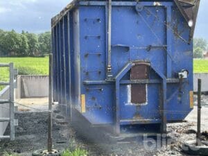 Lastväxlarcontainer 35 kubik med tak