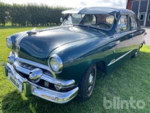 Veteranbil FORD V-8 CUSTOM DE LUXE