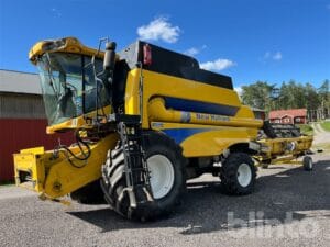 Skördetröska NewHolland CSX7040 20fot