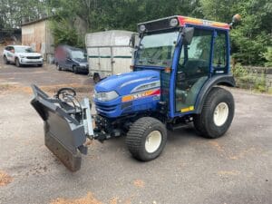Traktor med släp ISEKI