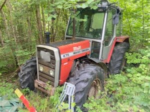 Traktor MASSEY FERGUSON 675 4WD