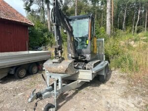 Minibandgrävare Volvo EC18E med släp