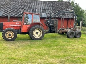 Traktor BM VOLVO-VALMET 705-4 MED SKOGSVAGN