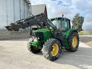 Jordbrukstraktor John Deere 6820