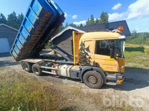 Lastväxlarbil SCANIA P124GB6X2NA