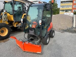 Traktor Husqvarna P525D med hytt