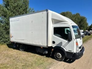Lätt lastbil NISSAN F24
