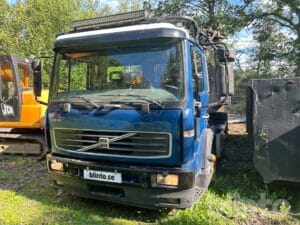 Kranväxlare med flak Volvo FL 250