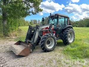 Traktor med lastare VALMET 800