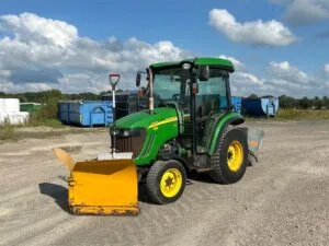 Traktor JOHN DEERE 3520