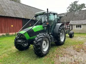 Traktor Deutz AGROFARM 100 skogsutrustad (endast 2416 timmar)