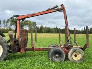 Skogsvagn Normet 32800 skogsvagn med Farma kran