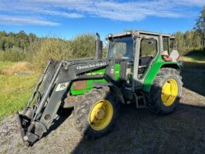 Traktor med lastare John Deere 3200 X 4WD