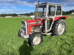 Traktor MASSEY-FERGUSON 240-2