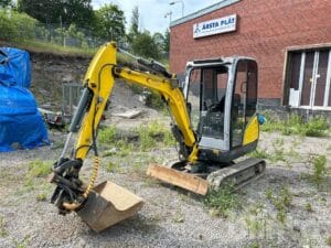 Minigrävare Wacker Neuson ET20 med släp och redskap