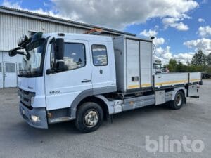 Lastbil med kran MERCEDES-BENZ 970.04