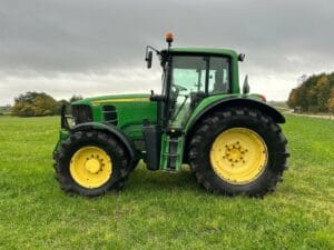 Traktor JOHN DEERE 6930
