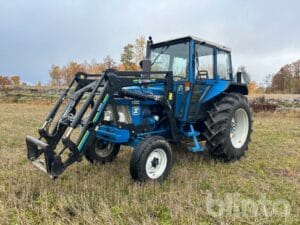 Traktor med lastare FORD 4610 (låg drifttid)