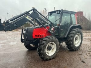 Traktor med lastare VALMET 6300