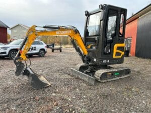 Minigrävare Multiloader EC18 med redskap