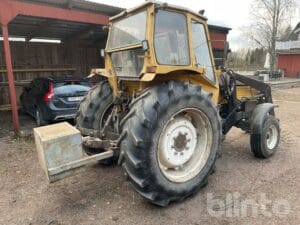 Traktor med lastare VALMET 703