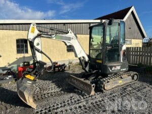 Bandgrävare Bobcat E26 - 4 Redskap - 1590h