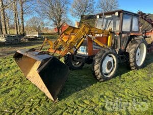 Traktor med lastare 4WD FIAT 780 DT/12