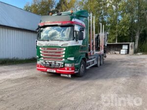 Timmerbil med kran SCANIA R580