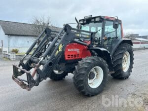 Traktor med lastare VALMET 6400