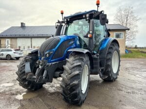 Traktor VALTRA