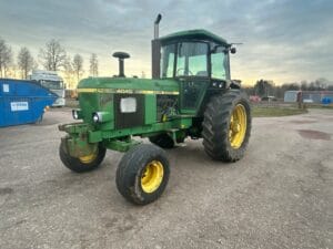 Traktor JOHN DEERE 4040 QR