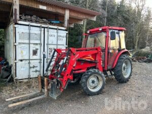 Traktor med redskap DONG FENG 504G3