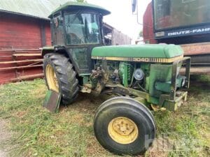 Traktor m. lastare JOHN DEERE 3040 HILO