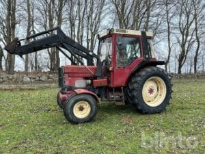 Traktor INTERNATIONAL 685 XL