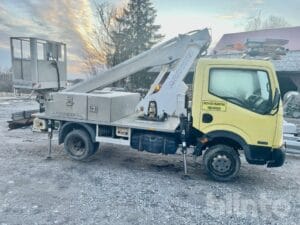 Skylift på lastbil NISSAN F24