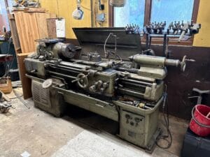 Svarv med många tillbehör TOS SV 18 R