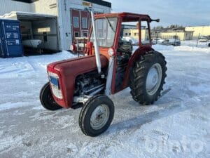 Traktor veteran MASSEY FERGUSON 35