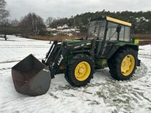 Traktor med lastare/skopa John Deere 2040S