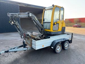 Minigrävare med släp Volvo EC15 med Böckman boggiesläp