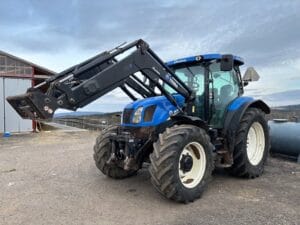 Traktor med lastare NEW HOLLAND T6.140